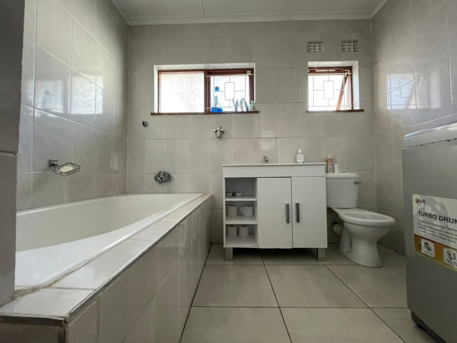 4 Bedroom Property for Sale in Haven Hills Eastern Cape